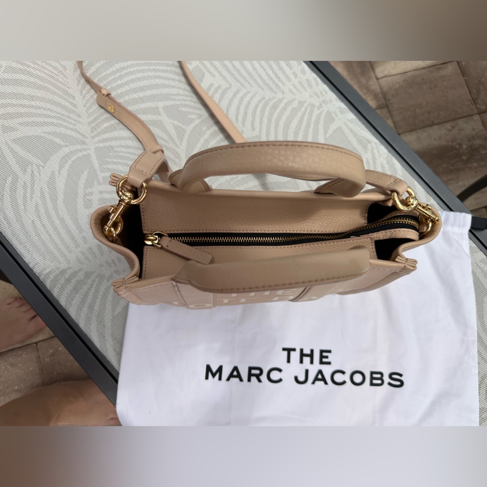 Marc Jacobs The Leather Small Tote bag - Picture 16 of 16